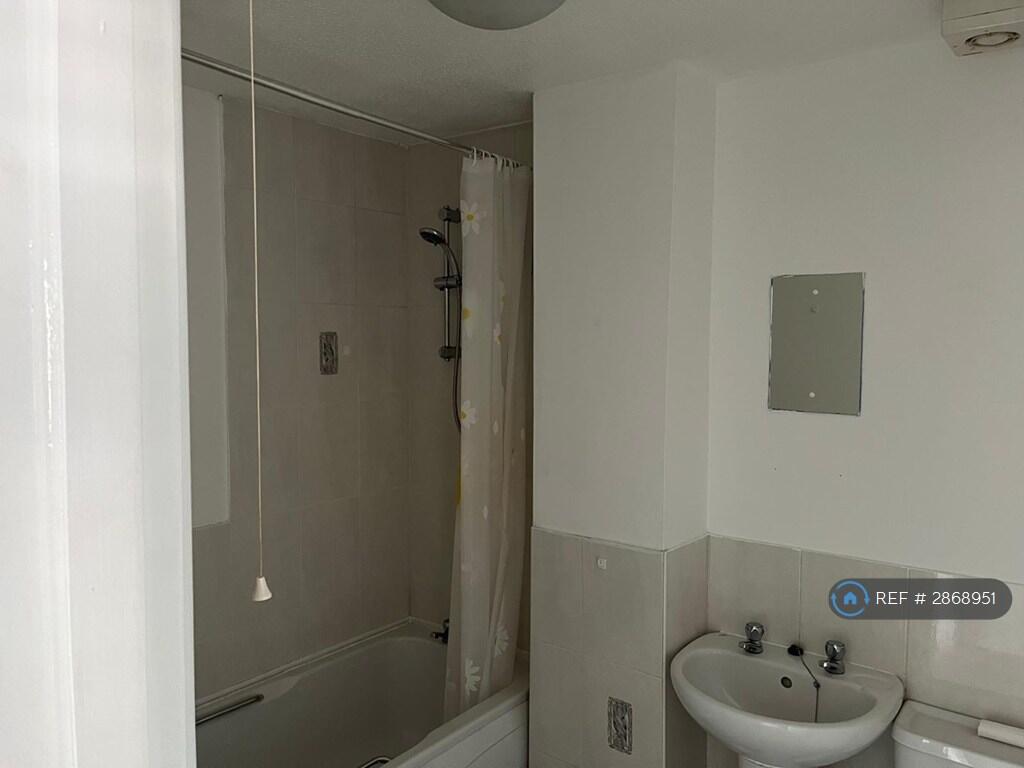 1 bed 1st Floor Flat for rent in Ince-in-Makerfield. From OpenRent