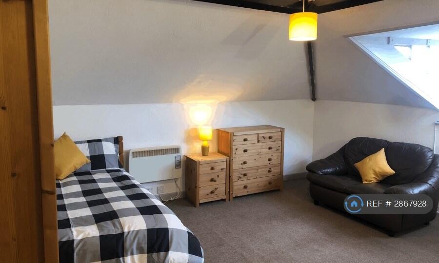 1 bed House Share for rent in Pondwell. From OpenRent