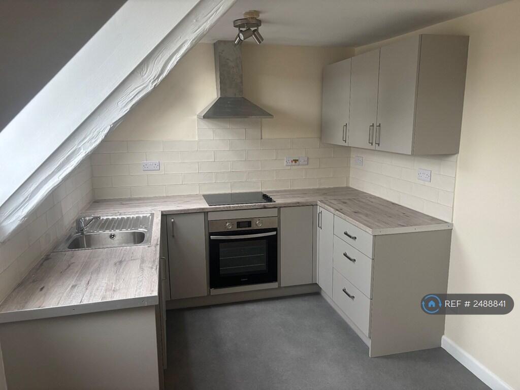 1 bed 1st Floor Flat for rent in Cardigan. From OpenRent