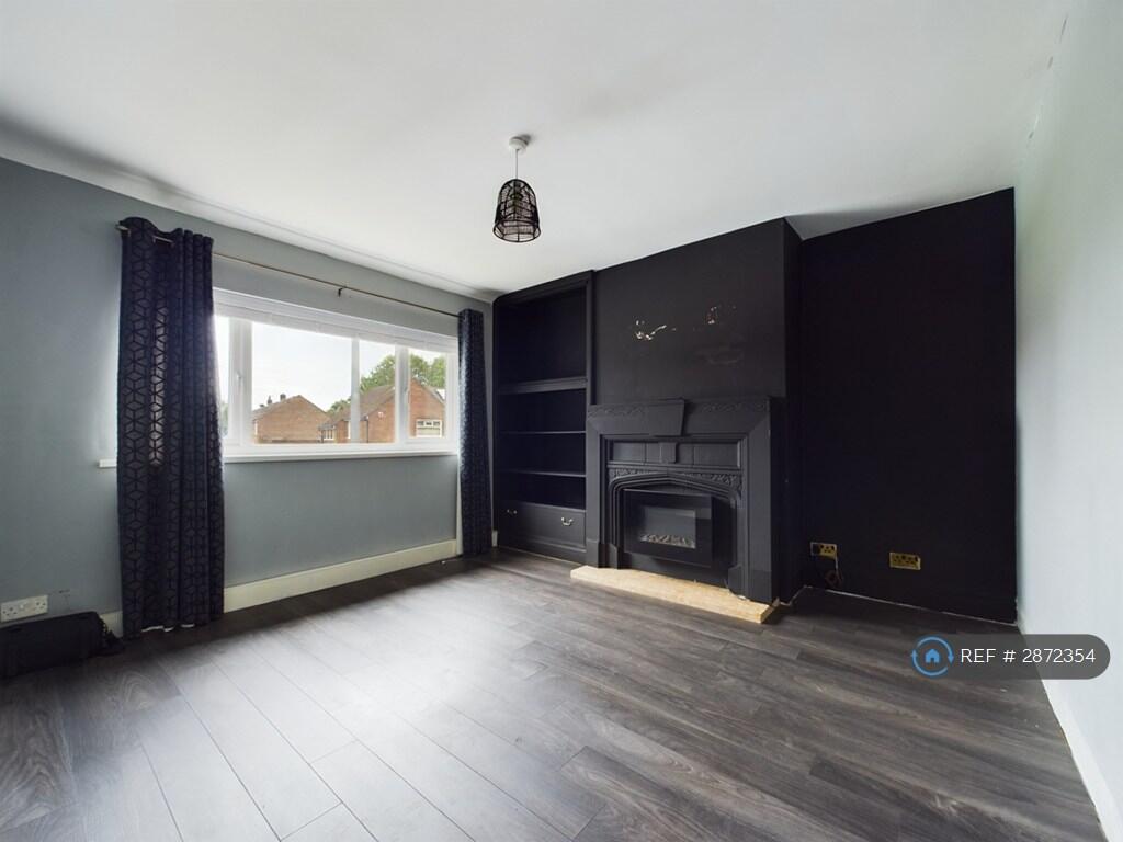 1 bed 1st Floor Flat for rent in Higher Folds. From OpenRent