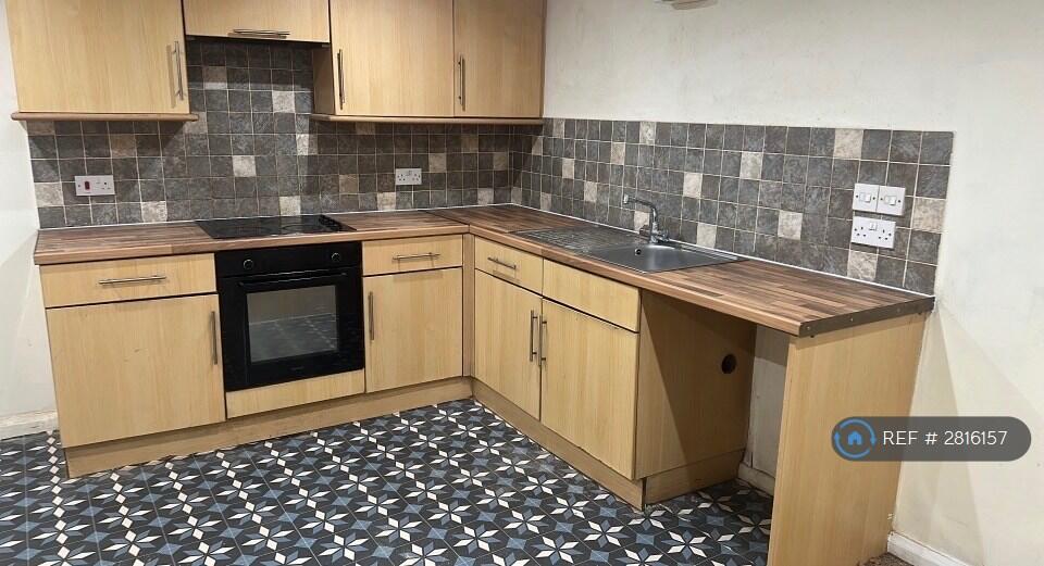 1 bed 1st Floor Flat for rent in Bradford. From OpenRent