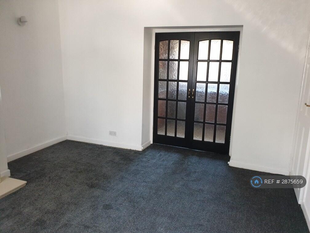 2 bed Mid Terraced House for rent in Huddersfield. From OpenRent
