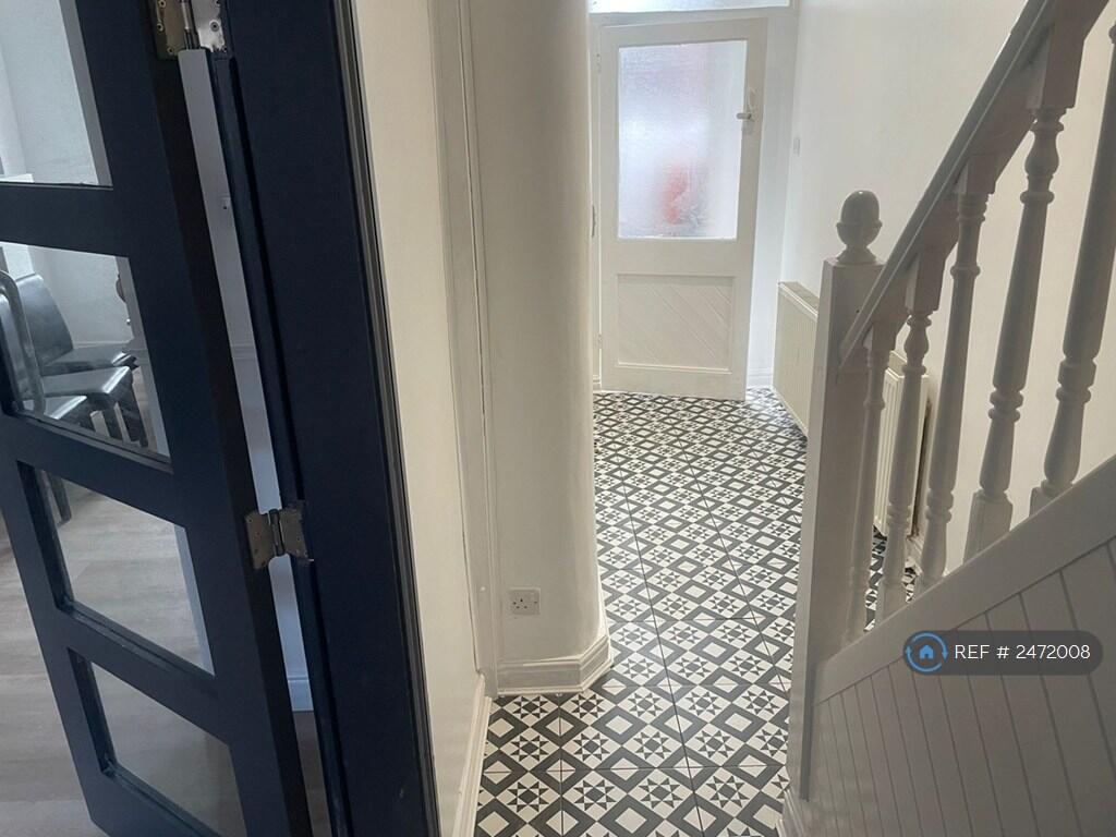 4 bed Mid Terraced House for rent in Salford. From OpenRent