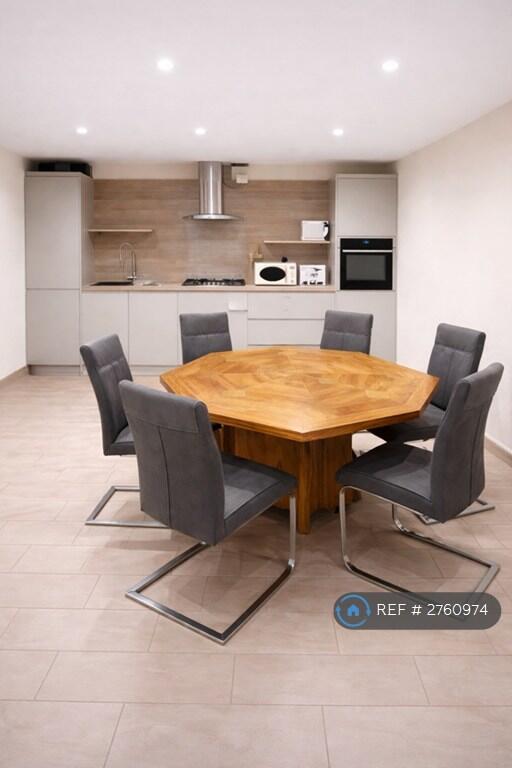 1 bed House Share for rent in Huddersfield. From OpenRent