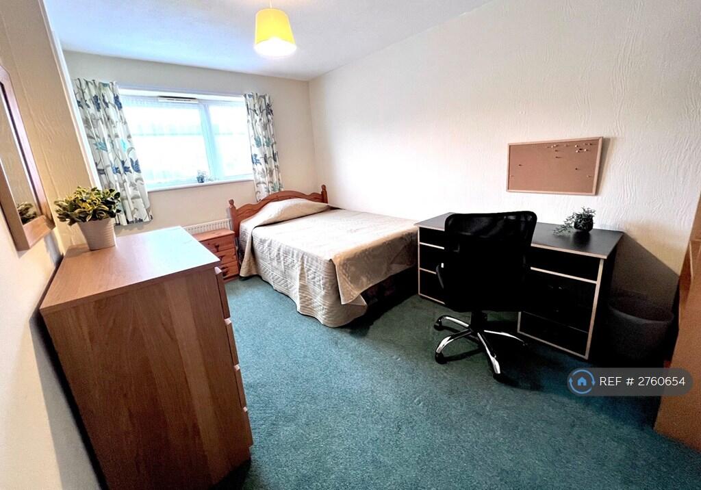 5 bed Mid Terraced House for rent in Colchester. From OpenRent