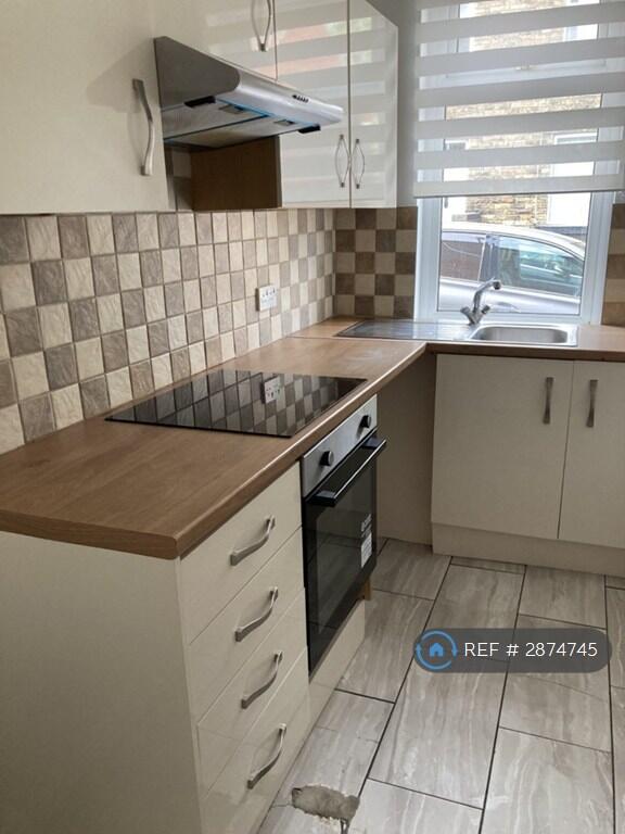 2 bed Mid Terraced House for rent in Liversedge. From OpenRent