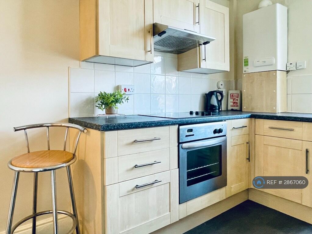 1 bed 1st Floor Flat for rent in Leeds. From OpenRent