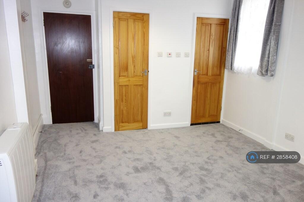 1 bed 1st Floor Flat for rent in Plymouth. From OpenRent