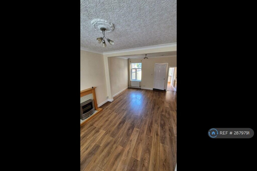 2 bed Mid Terraced House for rent in Grimsby. From OpenRent