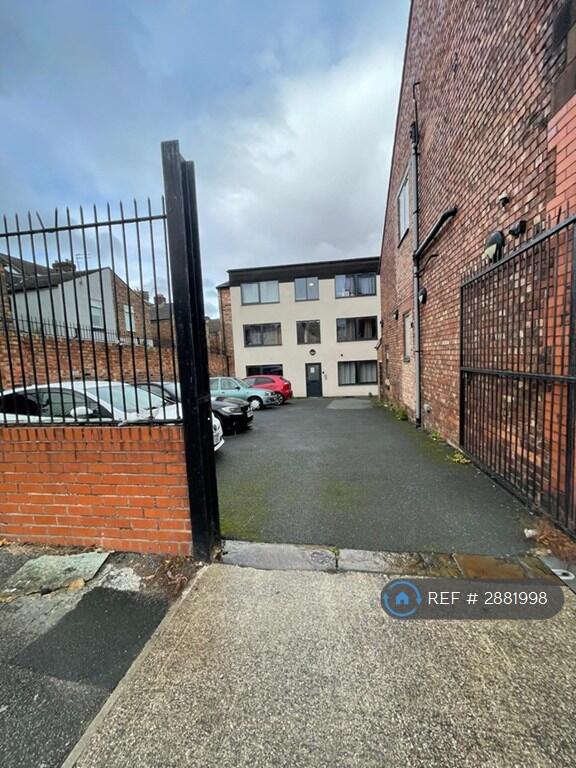 1 bed 1st Floor Flat for rent in Birkenhead. From OpenRent