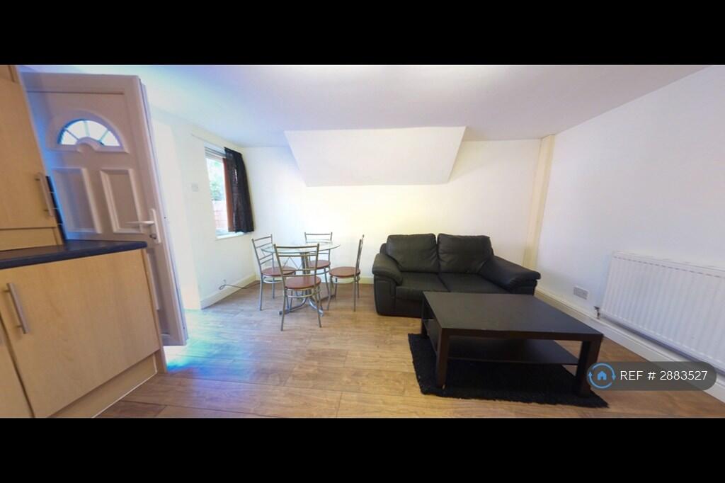 1 bed 1st Floor Flat for rent in Leeds. From OpenRent