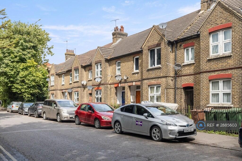 1 bed Flat Share for rent in Aveley. From OpenRent