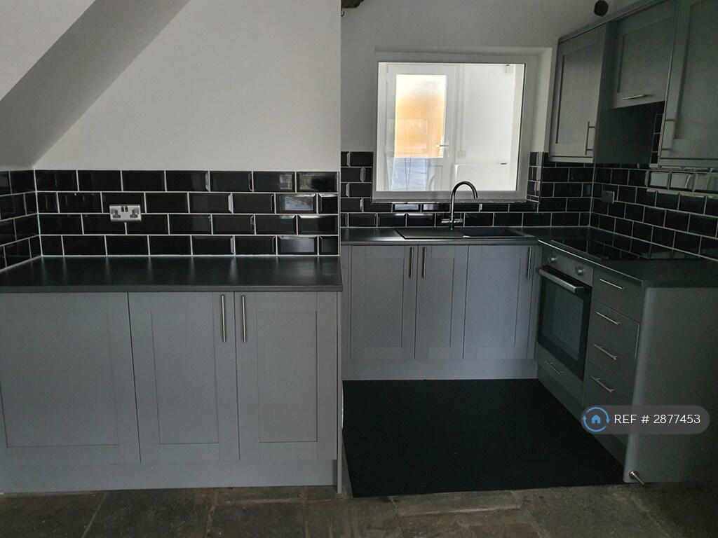 1 bed 1st Floor Flat for rent in Bronllys. From OpenRent