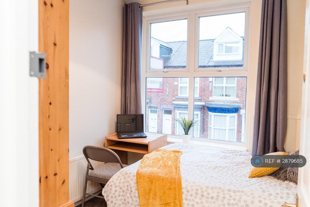 6 bed Mid Terraced House for rent in Long Line. From OpenRent