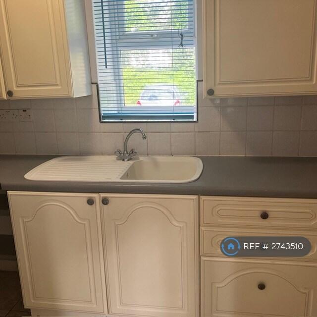 2 bed 1st Floor Flat for rent in Halifax. From OpenRent 2 bed 1st Floor Flat for rent in Halifax. From OpenRent