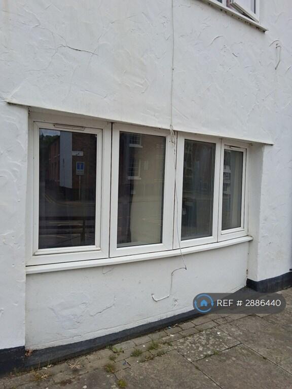 1 bed 1st Floor Flat for rent in Y Trallwng. From OpenRent