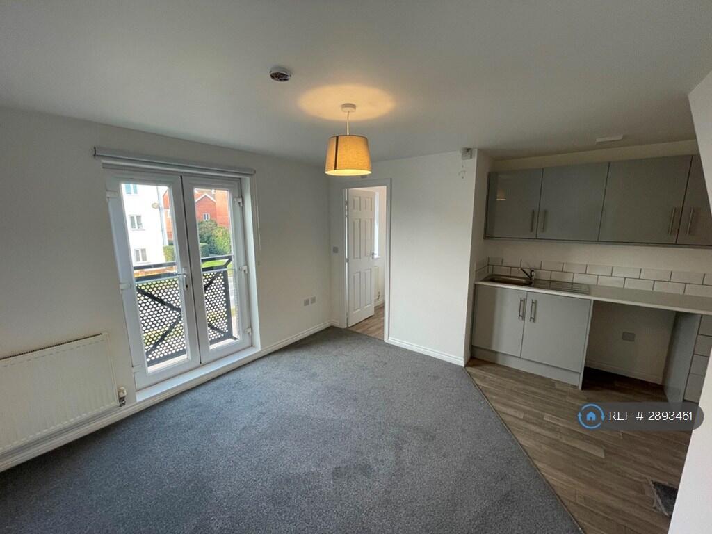 4 bed Studio for rent in Queen's Hills. From OpenRent 4 bed Studio for rent in Queen's Hills. From OpenRent