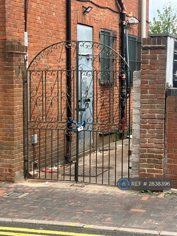 1 bed 1st Floor Flat for rent in Blackheath. From OpenRent