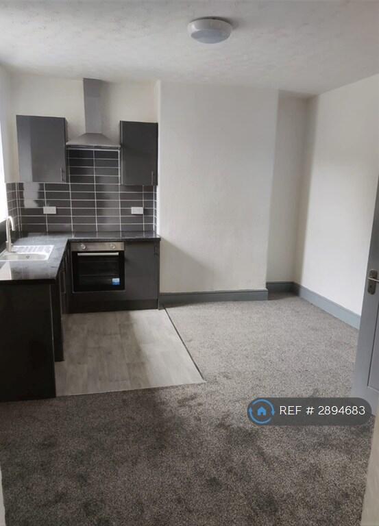 2 bed 1st Floor Flat for rent in Cowpe. From OpenRent