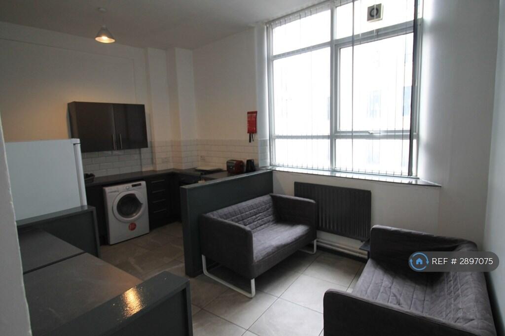 4 bed 1st Floor Flat for rent in Liverpool. From OpenRent