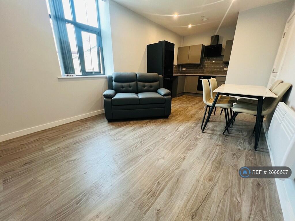 1 bed 1st Floor Flat for rent in Bradford. From OpenRent