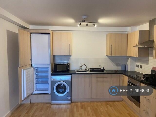 2 bed 1st Floor Flat for rent in Hull. From OpenRent