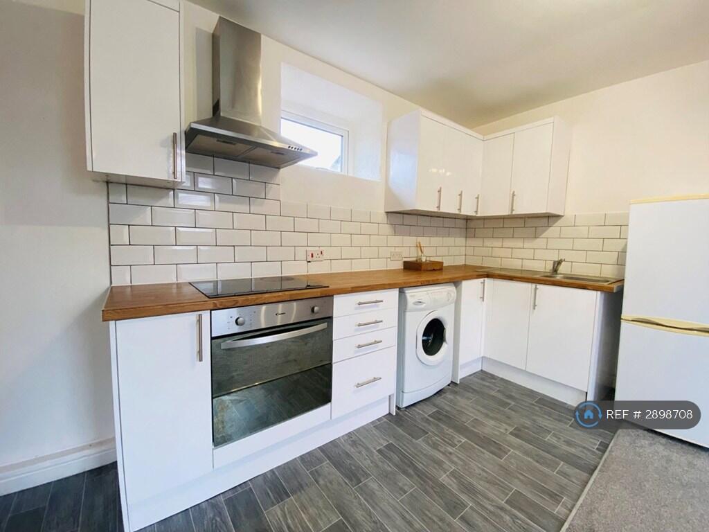 1 bed 1st Floor Flat for rent in Pudsey. From OpenRent