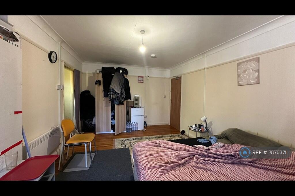 1 bed House Share for rent in Purley. From OpenRent