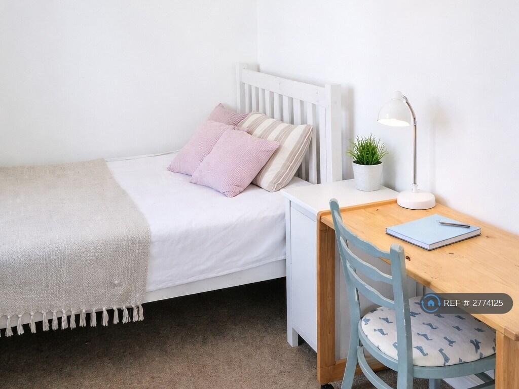 1 bed Flat Share for rent in Flushing. From OpenRent