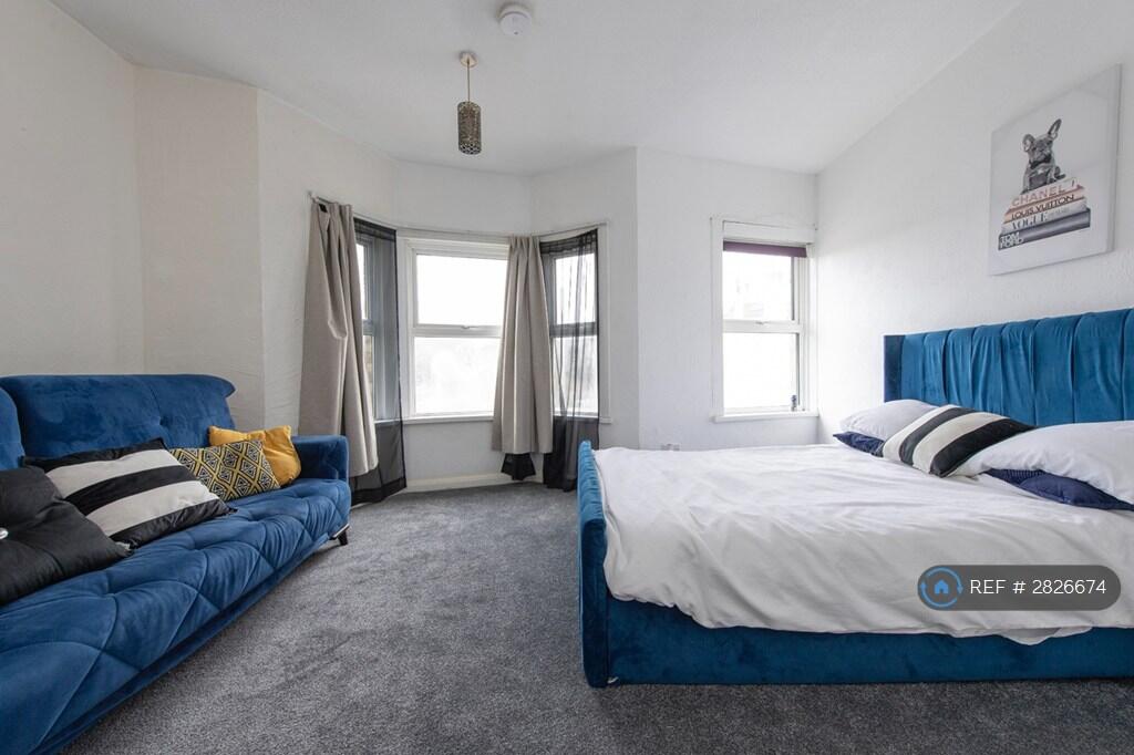 1 bed Flat Share for rent in Chatham. From OpenRent