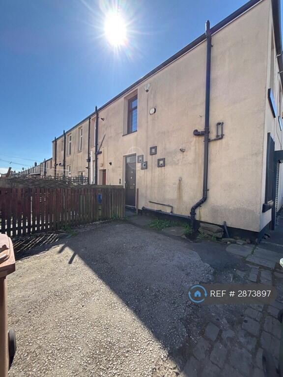 1 bed 1st Floor Flat for rent in Milnrow. From OpenRent