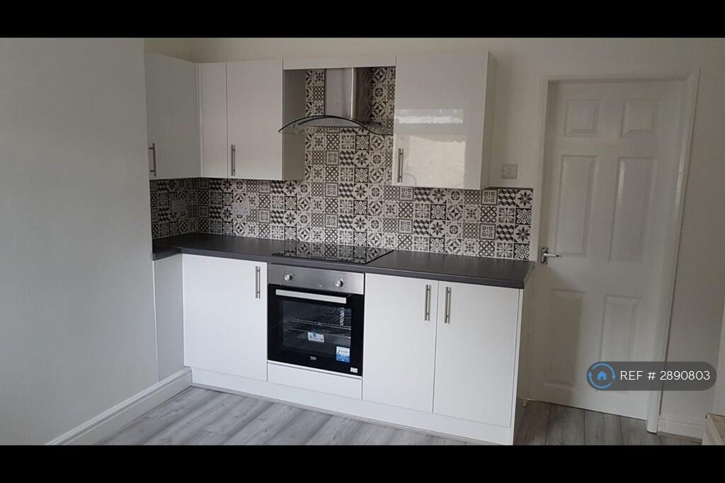 2 bed Mid Terraced House for rent in Hull. From OpenRent