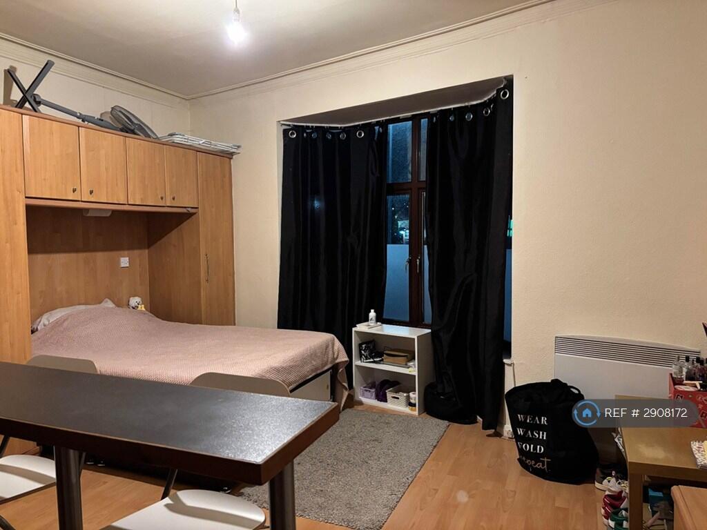 1 bed 1st Floor Flat for rent in Leeds. From OpenRent