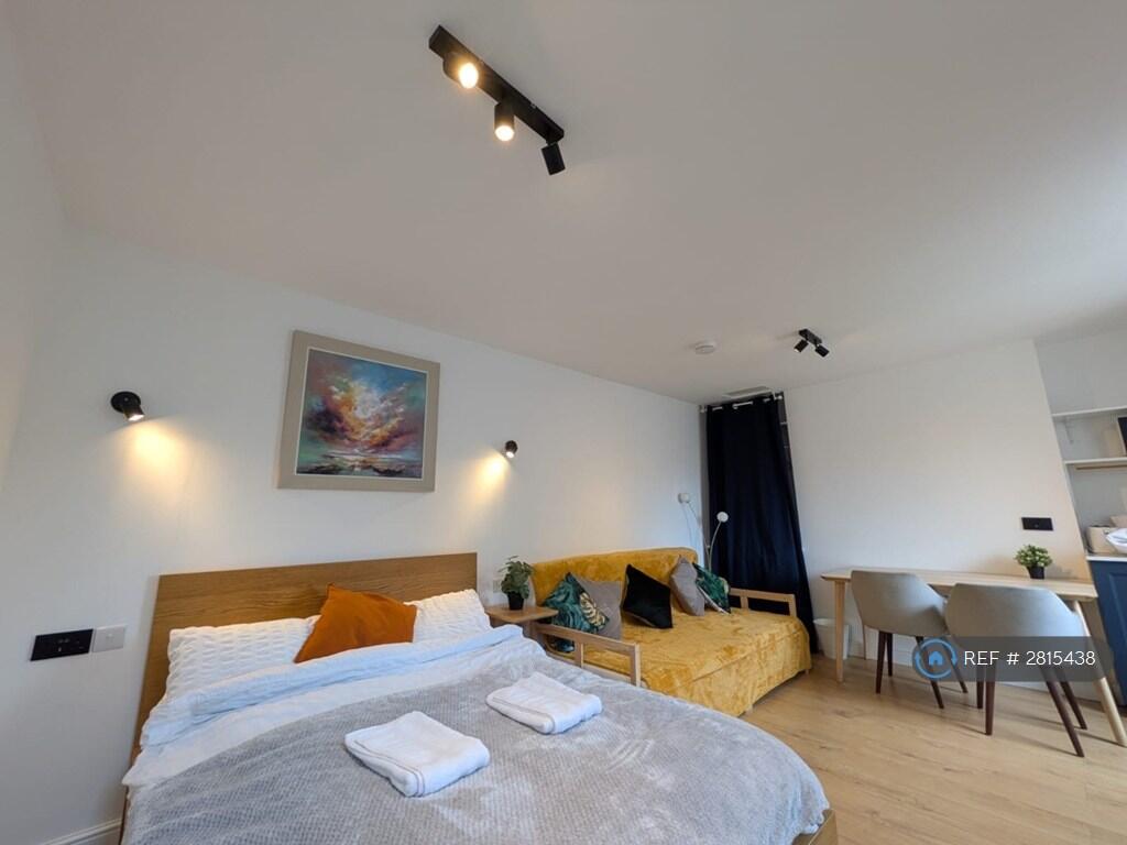 1 bed House Share for rent in Coventry. From OpenRent 1 bed House Share for rent in Coventry. From OpenRent