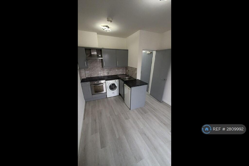 1 bed 1st Floor Flat for rent in Kirkhamgate. From OpenRent