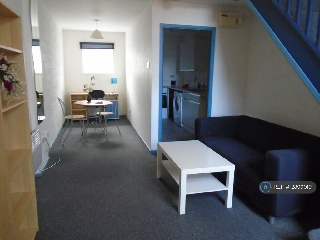 1 bed 1st Floor Flat for rent in Leicester. From OpenRent