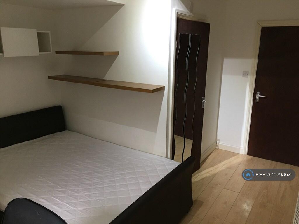 4 bed Studio for rent in Coventry. From OpenRent 4 bed Studio for rent in Coventry. From OpenRent