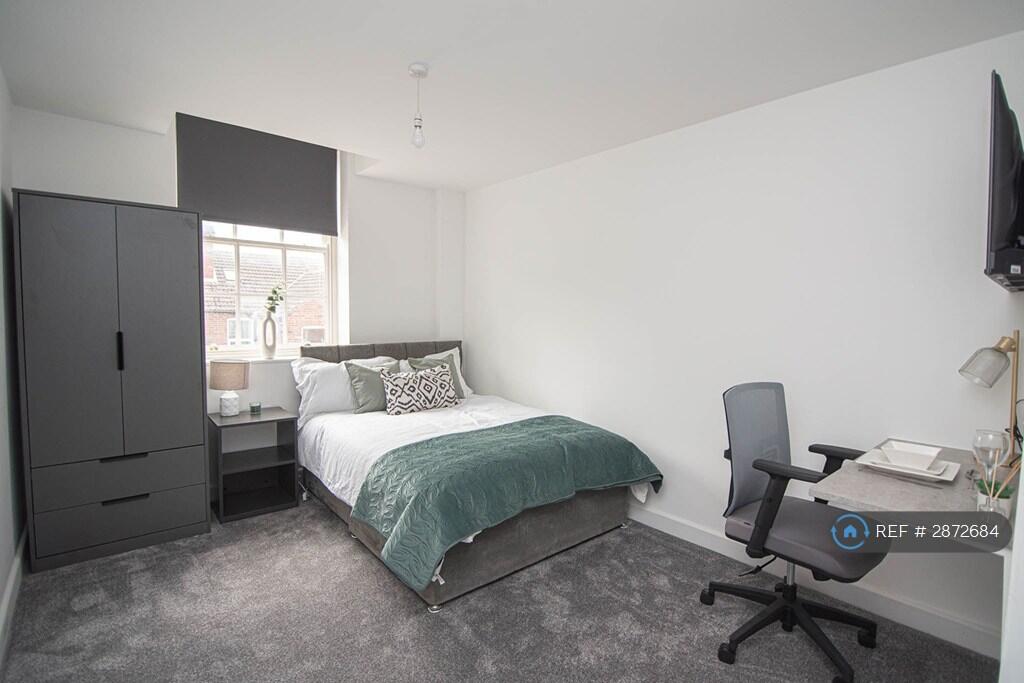 4 bed Studio for rent in . From OpenRent