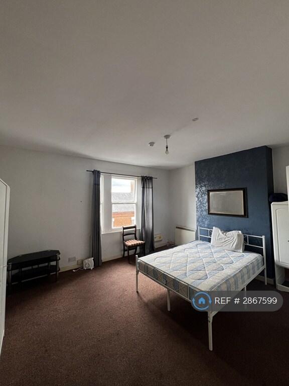 1 bed 1st Floor Flat for rent in Stoughton. From OpenRent