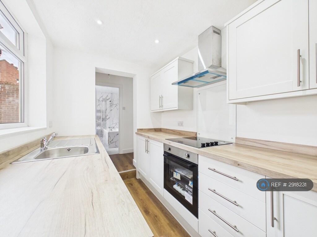 2 bed Mid Terraced House for rent in Beaumont Hill. From OpenRent