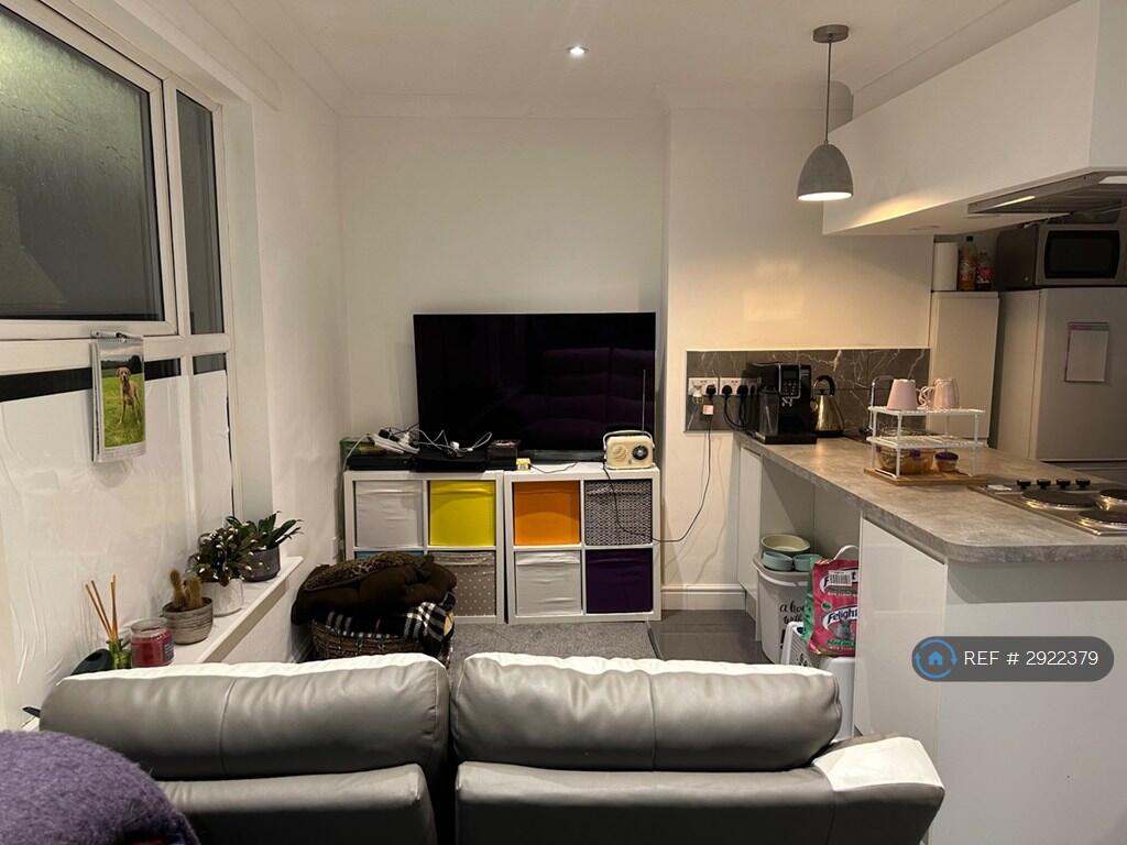 1 bed 1st Floor Flat for rent in Preston upon the Weald Moors. From OpenRent