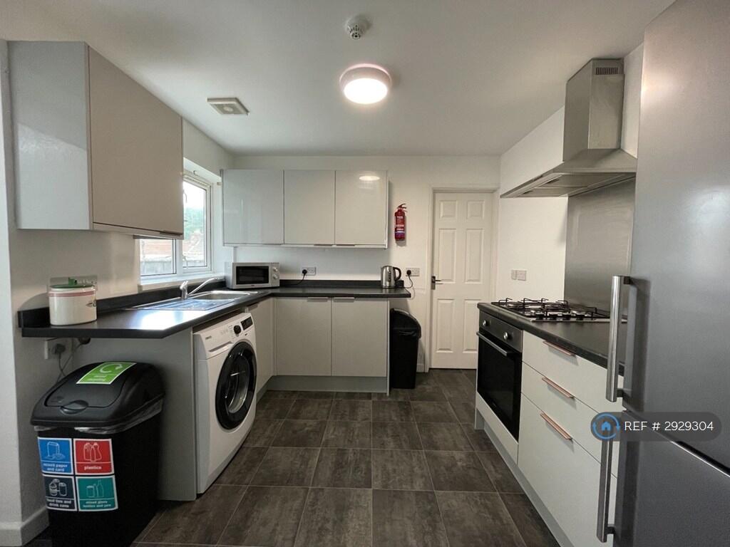 1 bed House Share for rent in Pontypridd. From OpenRent