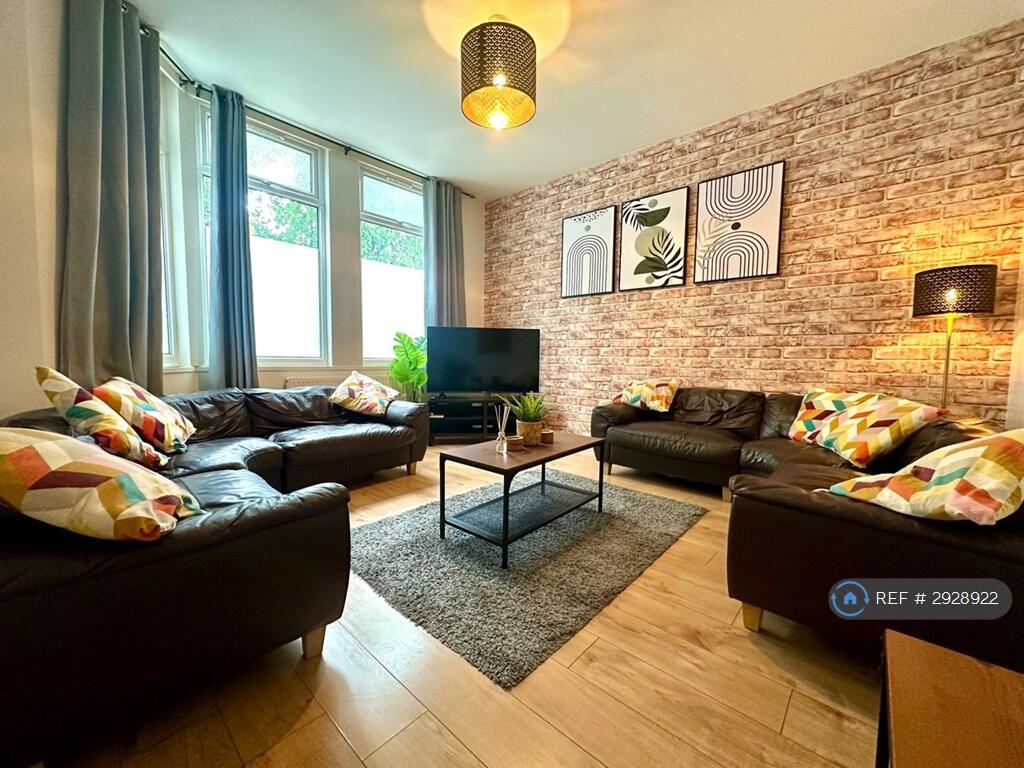 5 bed Mid Terraced House for rent in Middlesbrough. From OpenRent