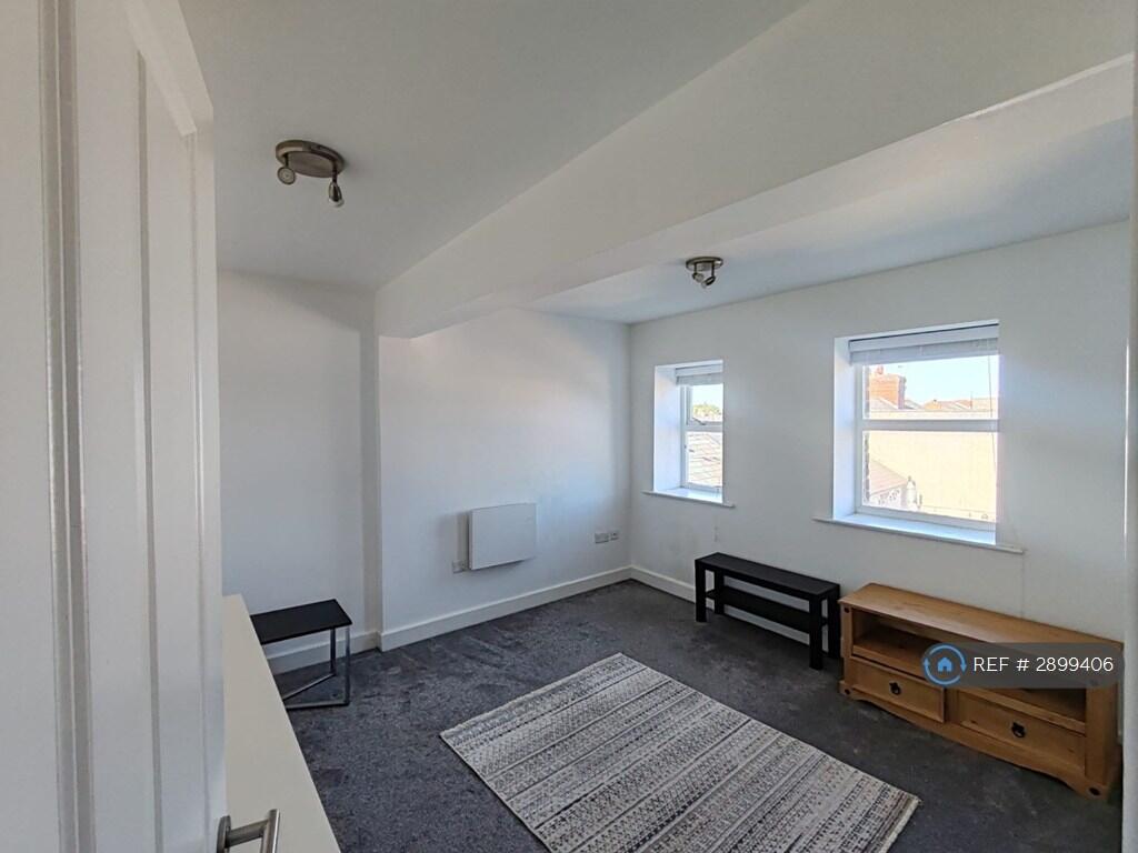 1 bed 1st Floor Flat for rent in Moss Side. From OpenRent 1 bed 1st Floor Flat for rent in Moss Side. From OpenRent