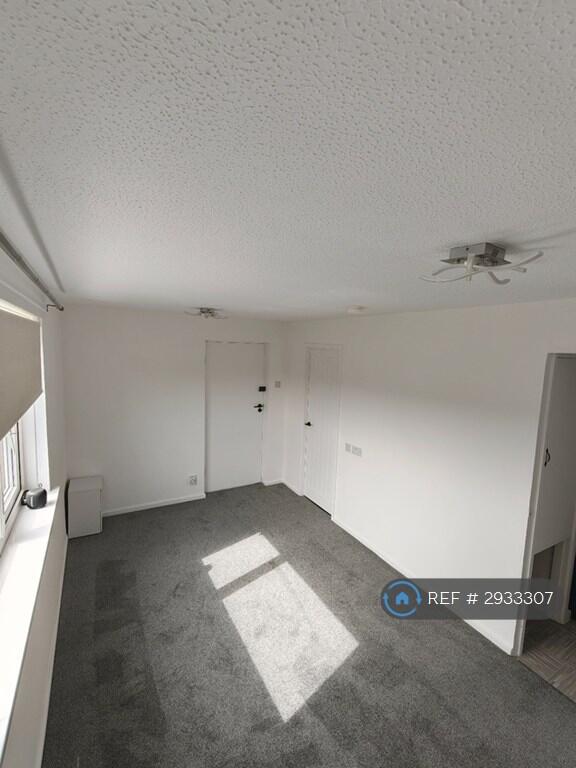 4 bed Studio for rent in Swansea. From OpenRent