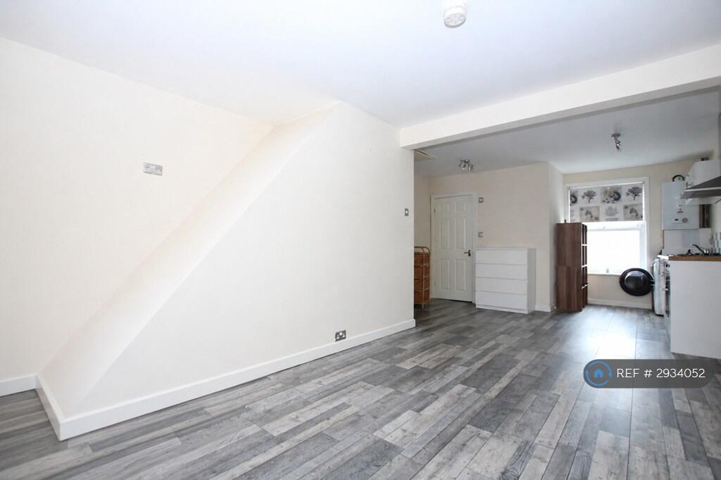 4 bed Studio for rent in Maidstone. From OpenRent 4 bed Studio for rent in Maidstone. From OpenRent