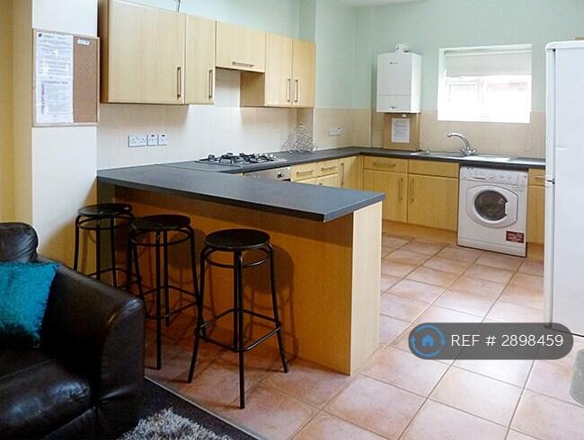 1 bed House Share for rent in Long Line. From OpenRent 1 bed House Share for rent in Long Line. From OpenRent