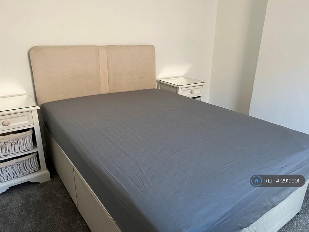 1 bed House Share for rent in Weybridge. From OpenRent