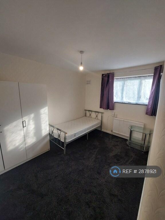4 bed Mid Terraced House for rent in London. From OpenRent 4 bed Mid Terraced House for rent in London. From OpenRent