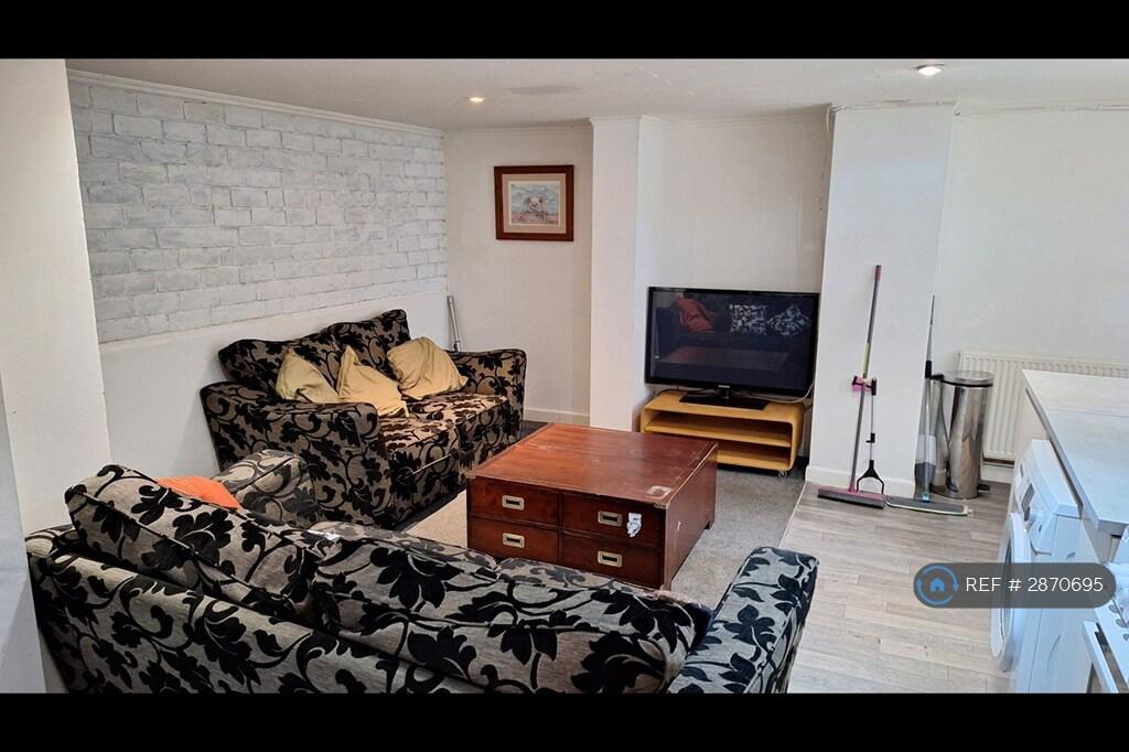 1 bed House Share for rent in Leeds. From OpenRent